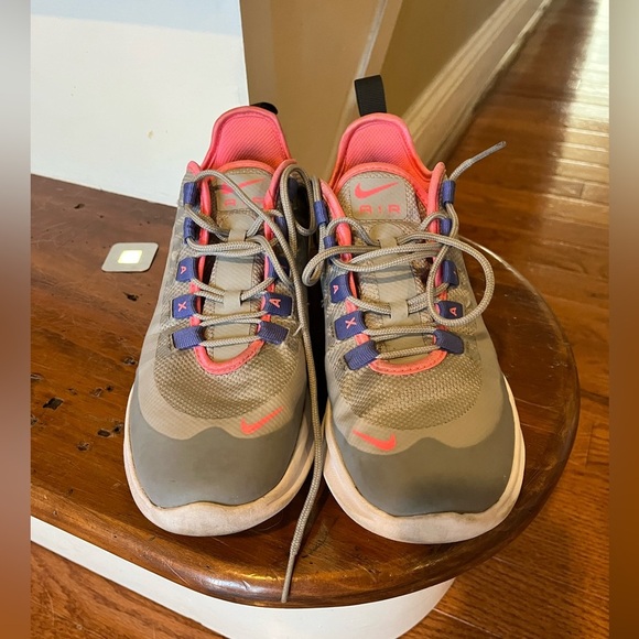 Nike Air Max Axis in grey size 5 - Picture 2 of 11